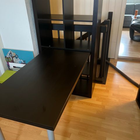 IKEA expedit/kallax hylle, modifisert med bord/pult