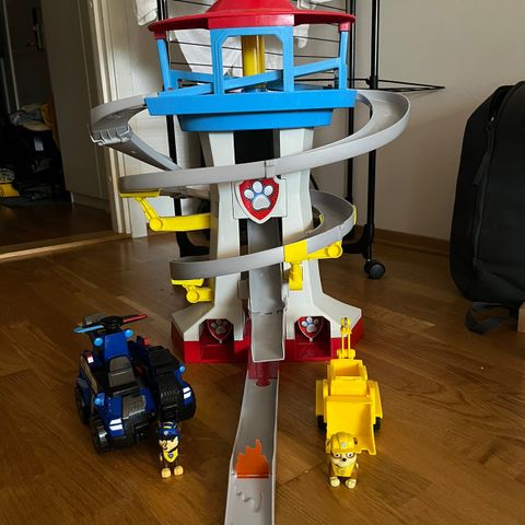 Paw patrol tårn, biler og figurer