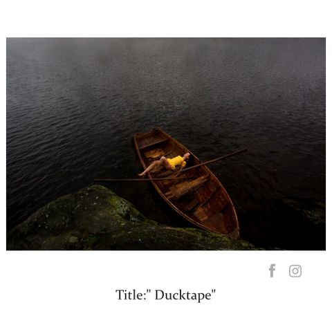 Jannecke Sanne  - Duck tape - 150x100cm - sort aluramme