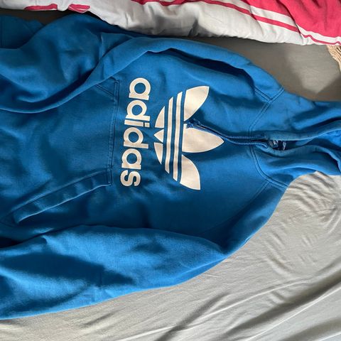 Adidas hettegenser