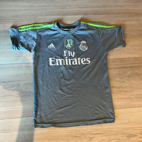 Real Madrid 2015/16 drakt