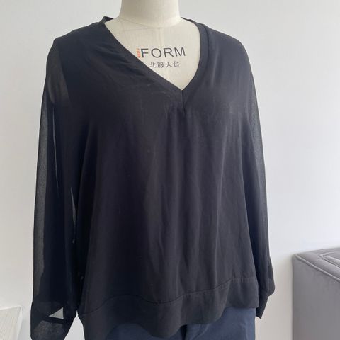 Overdel m/chiffon ermer fra Zara. Strl XL