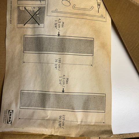 IKEA hvit plate som foring til høyskap