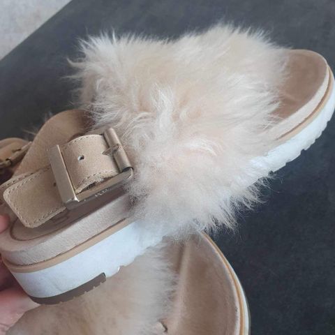 UGG Holly Fluffy Sandal Tøffel str 37