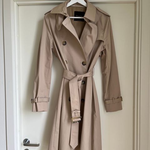 Classic women’s trench coat - M