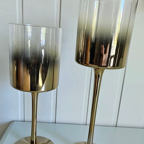 2 flotte lysestaker i glass.