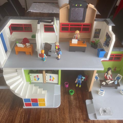 Playmobil skole kr 500.