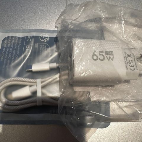 NY 65W Lader + USB-C Kabel / iPhone/ Mac/ PC/ Tlf- lader!