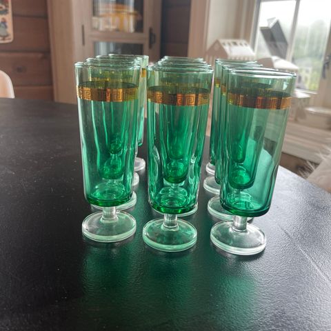 11Retro grønne stett glass selges samlet for 650 kr