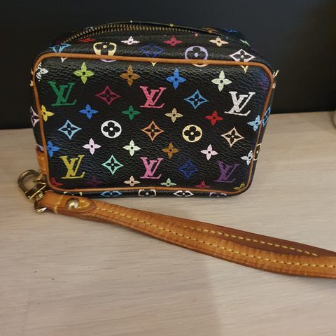 Louis Vuitton multicolour wapity case og armebånd