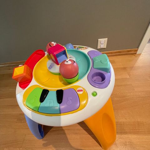 Aktivitetsbord / brett fra fisher price med lyd, lys og andre funksjoner