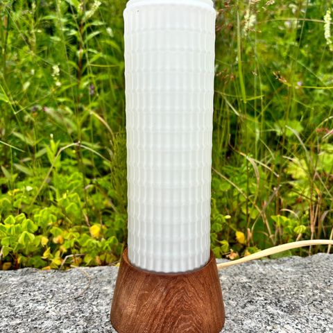 Vintage liten bordlampe i teak og glass fra 60-tallet | Retro