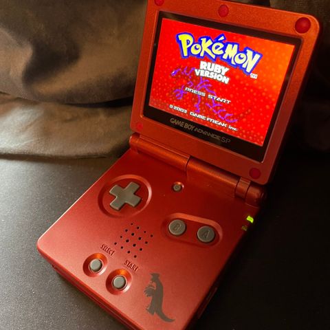 GameBoy Advance SP - med ny og bedre skjerm