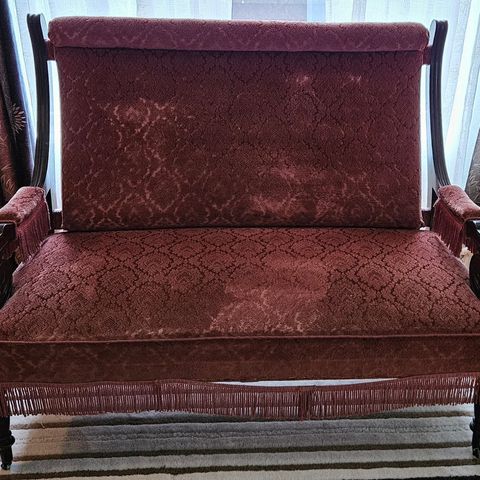 Antikk sofa i gammelrosa velur
