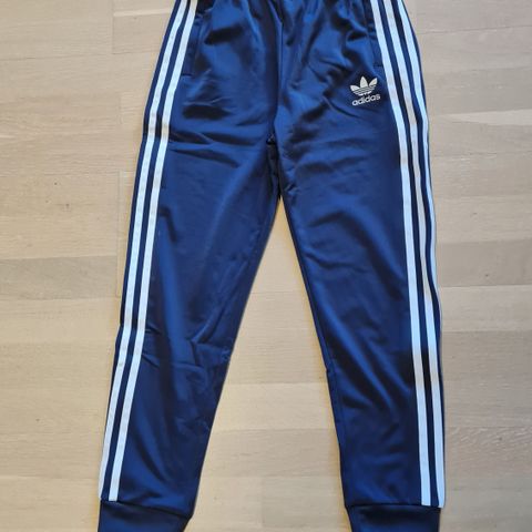 Helt nye Adidas joggebukser str 146 og 152