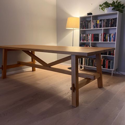 Spisebord i eik, Ikea MÖCKELBY