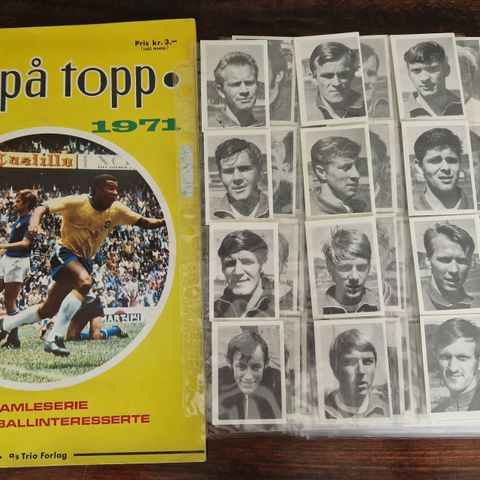 Fullt sett med 150 fotballkort og tomt album, "Ti på topp" 1971