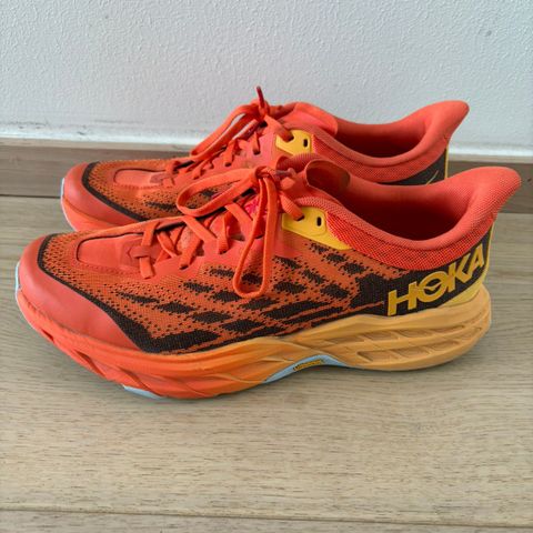 Hoka Speedgoat 5 strl. 44 (herre) - brukt 1 gang