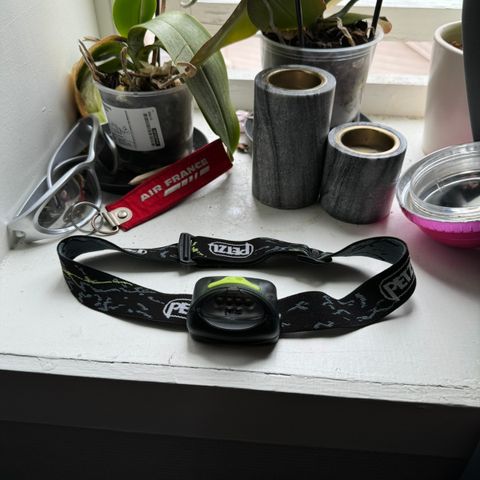 PETZL HODELYKT HEADLAMP FLASHLIGHT LOMMELYKT