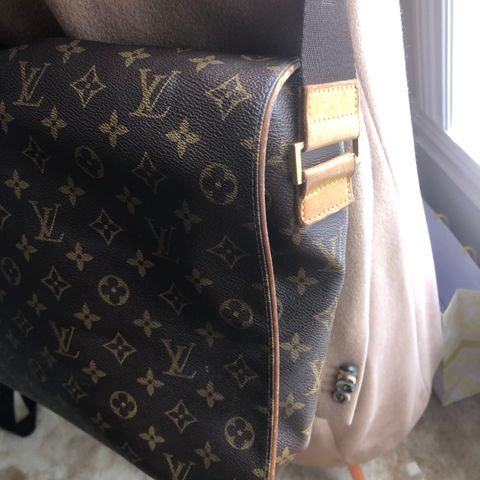 Louis Vuitton vintage unisex messenger