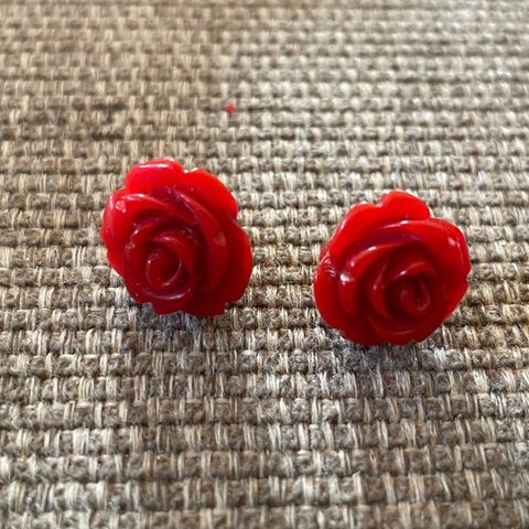 Vintage røde rose øredobber.