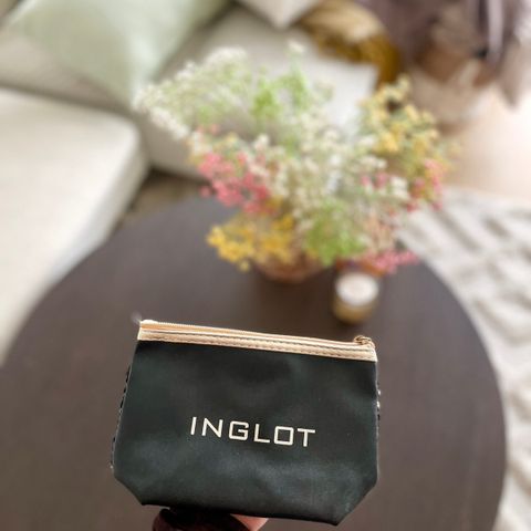 Inglot sminkemappe med paljetter