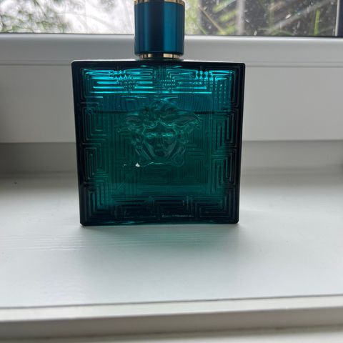 Nesten full Versace eros parfyme 100ml