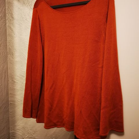 Rustrød/orange Indiska genser