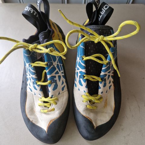 Klatresko La Sportiva Kataki Ocean/Sulphur 38,5