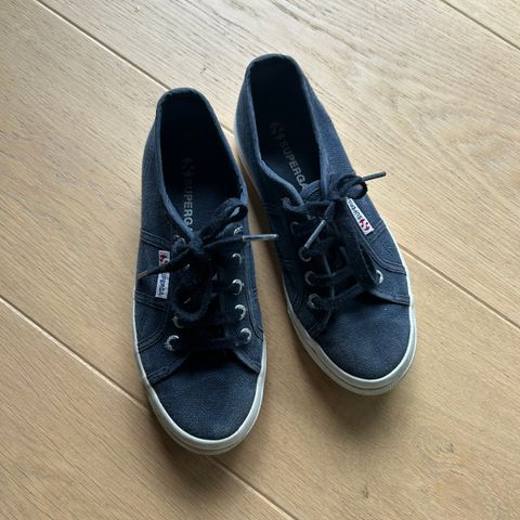 Superga sko str 35