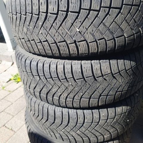 215/65R17 pirelli vinterdekk