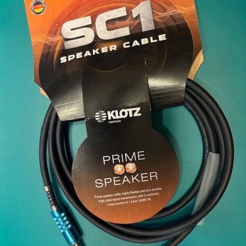 Speaker kabler (5 stk.) og 1 stk. midi/usb kabel.