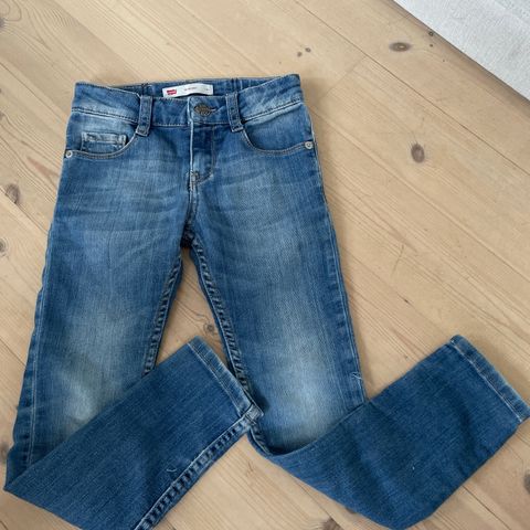 Levis jeans str. 6