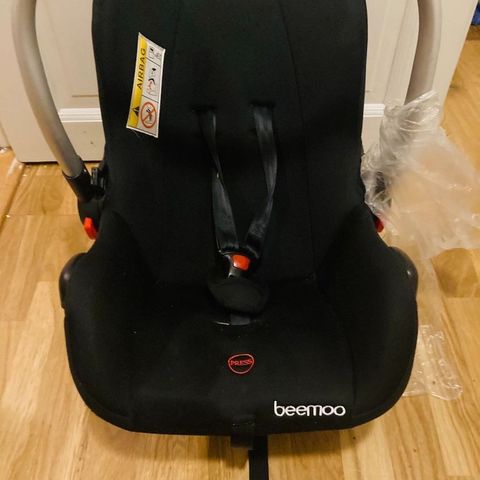 Beemoo bilstol for baby selges, pris for en ny: 549,-