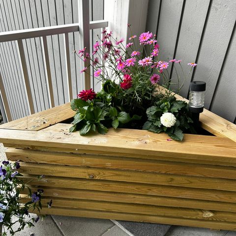 Hjørne blomsterkasse