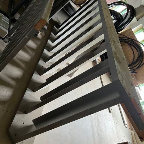 Innvendig trapp med repos selges for kr 7500