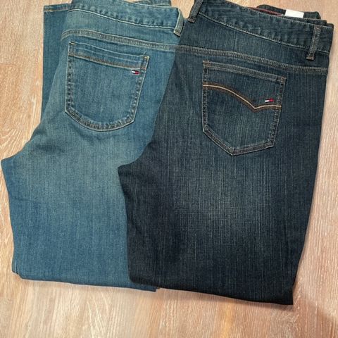Tommy Hilfiger curve bootcut jeans str. 48 til salgs.