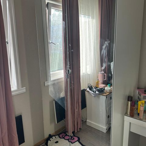 2 x Garderobe med speil