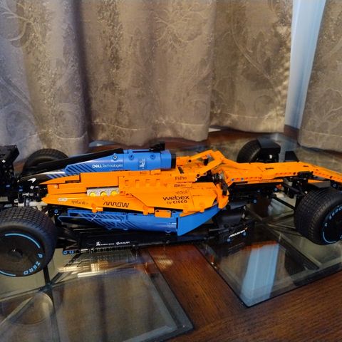 LEGO Technic 42141 McLaren Formula 1 Race Car (første utgave)