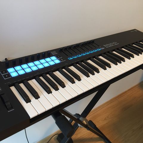 Novation Launchkey 61 MK3