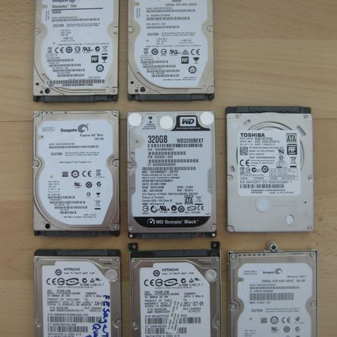 Samling med 2,5'' SATA harddisker