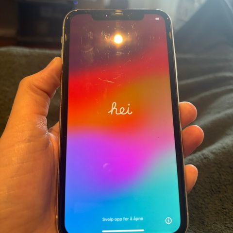 Hvit Iphone 11, 64 GB