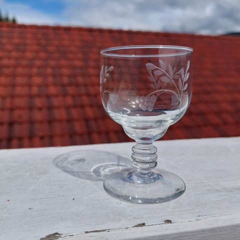 7 stk.Hadeland Røyne glass med dekor drueklase og greiner.