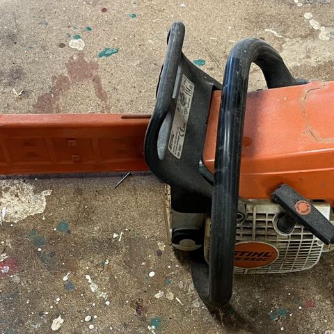 Motorsag type Stihl 250.