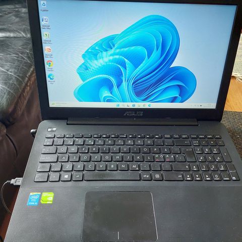 Asus X554LJ, 15.6", i5, Win 11, 8  GB Ram, 128 GB SSD, Office 2007