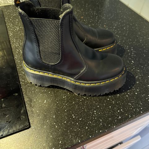 Dr. Martens sko i str 36