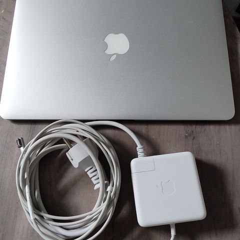 Macbook Air 13-tommer 2011 m/lader