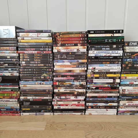 Samling med 150 DVDer