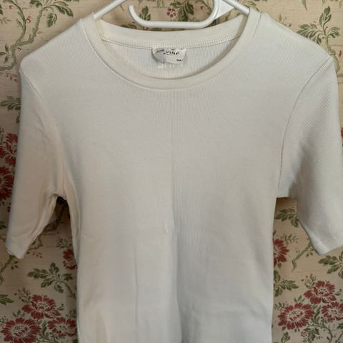 Pippa Rib t shirt fra Camilla Pihl, ecru farge, str M