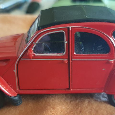 Citroen 2 CV scala 1:34. Welly